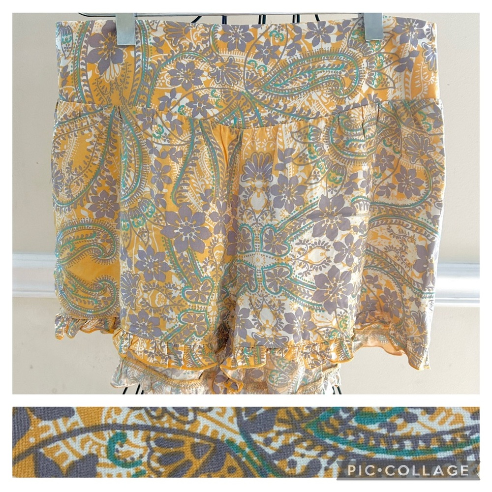 Mossimo Supply Co. Floral Paisley Print Pull on Boho Shorts